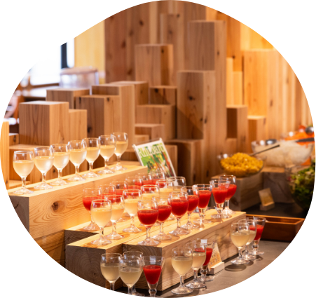 信州産木材の木組みのオブジェの写真